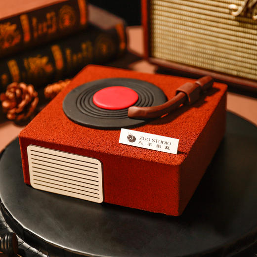 【时光的CD机】1.5磅提拉米苏慕斯开心果慕斯手工草莓酱夹心 商品图0