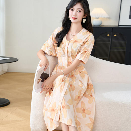 剩S/M/XL 【度假风连衣裙】2024夏季气质短袖印花中长系带a字裙2317 商品图3