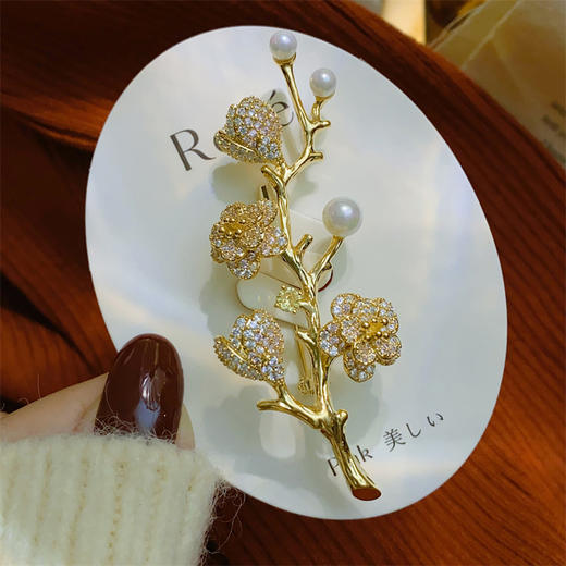 法式复古粉色枝头锆石梅花胸针胸花 商品图1