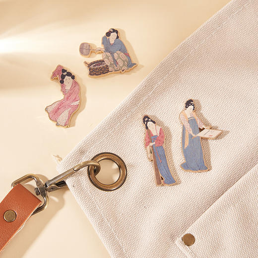 波士顿美术博物馆 礼遇东西系列捣练图磁吸徽章-扯练 捣练 玩耍 熨烫 商品图2