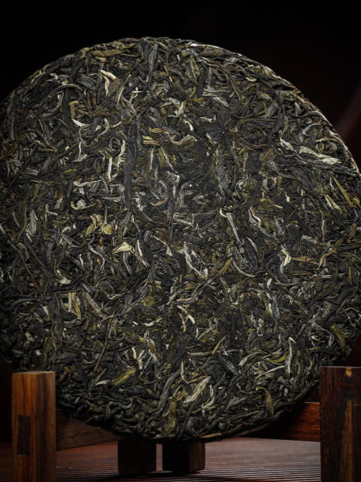 【猫耳朵单株】2024年头春头采 茶中精灵猫耳朵云南仅有0.01％的茶种 易武普洱茶生茶357g/饼 5饼/提 拍5发6拍20发25 商品图4