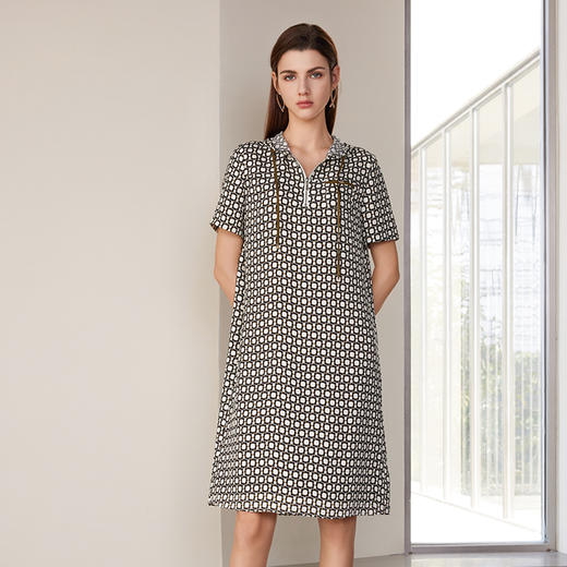 【中长款印花真丝裙】24年春夏新品100%桑蚕丝时尚米底印花真丝裙子 商品图0