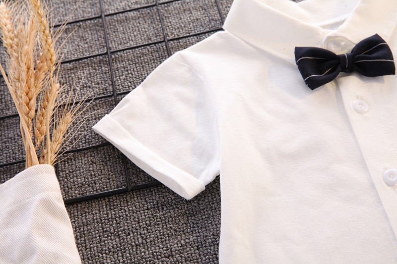 竖条领结背带套装