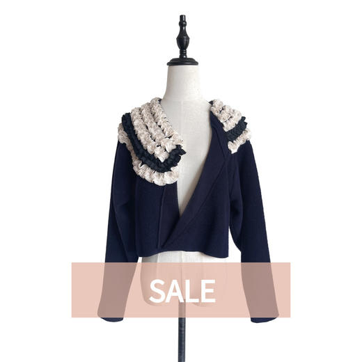 TYNVIE 多花边装饰不对称短款开衫-藏青色 商品图0