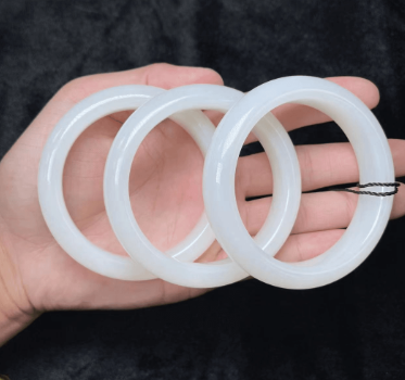 玉美人菲菲-和田玉手镯-羊脂玉