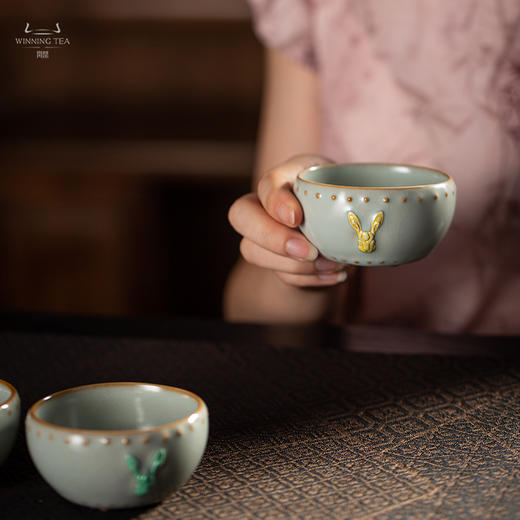 问鼎汝瓷鼎峰系列天青兔首战鼓杯（七彩兔）（缺货） 商品图2