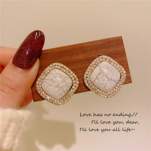 小众高级感满钻镶边纹理石头质感耳钉 商品图1