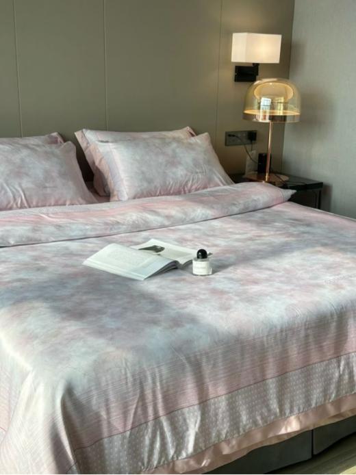 🛒【高精密天丝数码印花四件套】🌸▸面料光泽度和垂感都很绝！舒适度拉满🉑 商品图1