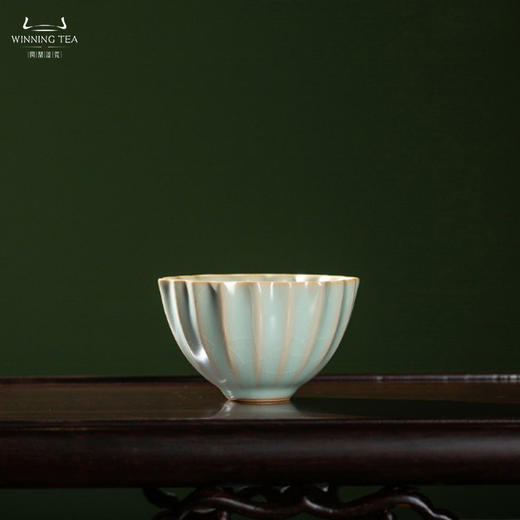 问鼎汝瓷复刻款天青菱式盅 商品图3