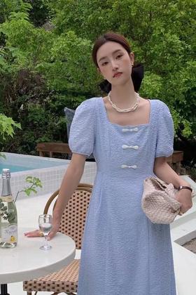 L.Fleuri 方领泡泡袖一字扣元素高腰连衣裙 16271