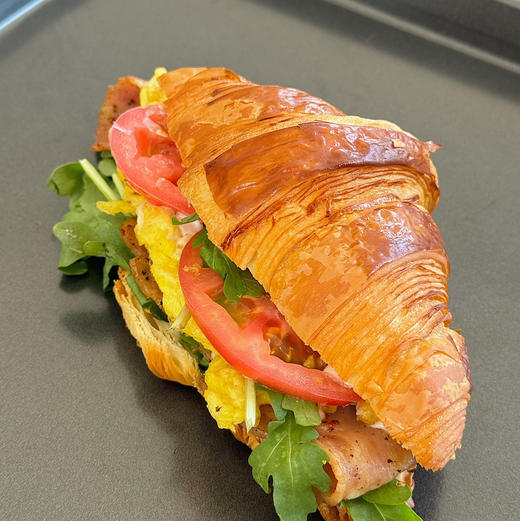 培根滑蛋可颂三明治 商品图1