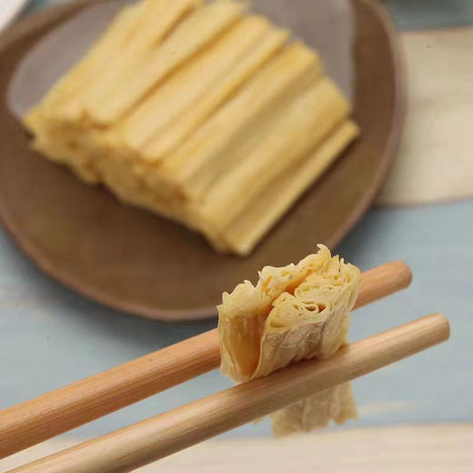 豆黄金鲜腐竹，薄如纸张 卷成豆香浓郁的鲜腐竹 比肉都好吃😋可以还原成豆浆的 0⃣️添加鲜腐竹，并且做到了这个行业的天花板！107克/袋，一组4袋，冷冻保存 商品图4