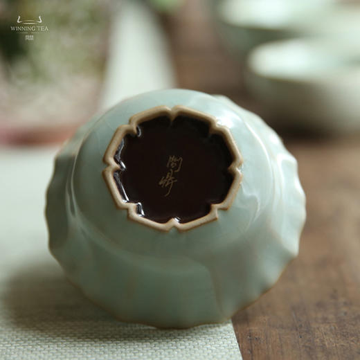 问鼎汝瓷紫金釉经典款天青菊花杯 商品图2