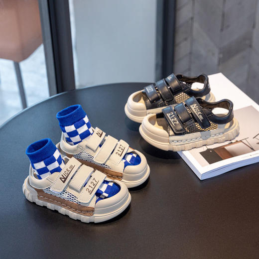 【夏新款罗马魔术贴男童凉鞋】夏季新款时尚百搭男童凉鞋，舒适耐穿超纤鞋面质感有型，橡胶鞋底脚感轻盈，魔术贴设计方便好穿儿童休闲学生男孩罗马轻防滑沙滩QQ 商品图0