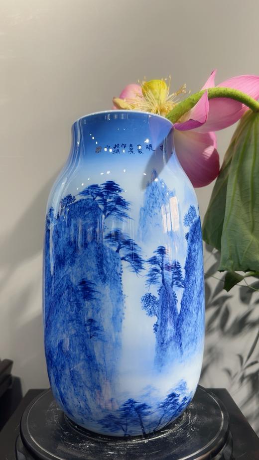 青花山水黄山奇观赏瓶 商品图0