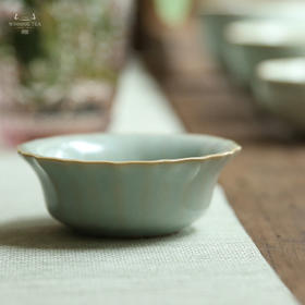 问鼎汝瓷紫金釉经典款天青菊花杯