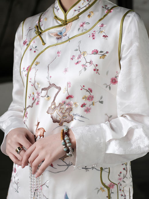 盛唐牡丹|高货 重缎真丝手工刺绣梅鹿纹马甲 [特价品](不退不换) 商品图3