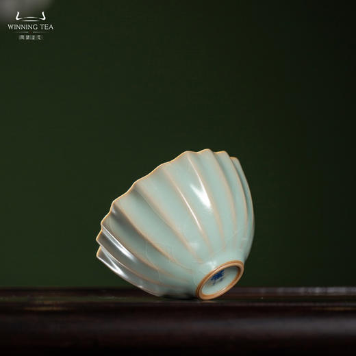 问鼎汝瓷复刻款天青菱式盅 商品图1