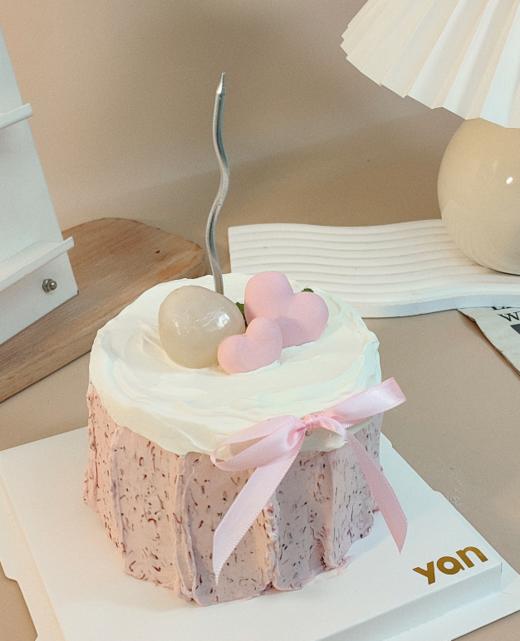 杨梅荔枝蛋糕（荔枝没有的话当季水果装饰） 商品图1