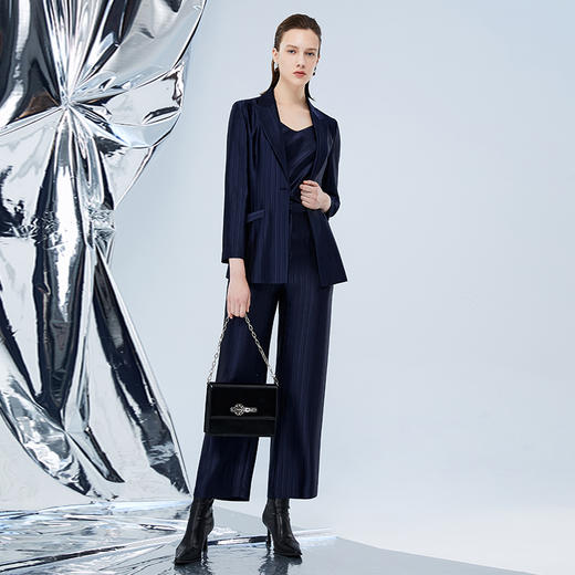 EITIE爱特爱秋季新款时尚通勤百搭职业显瘦一粒扣外套女7503203 商品图4