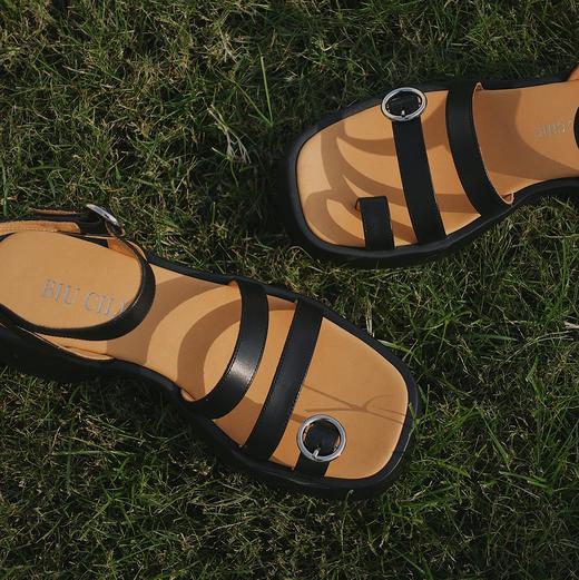 BIUCILI 「罗马假日」 非对称原创露趾夏日增高方头厚底罗马凉鞋女鞋 商品图5