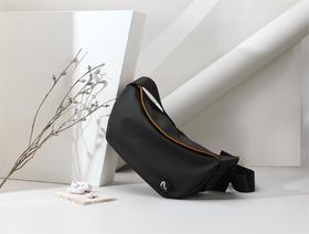 皮尔卡丹单肩饺子包斜挎包男背包男士挎包男生运动男包通勤便携单肩包