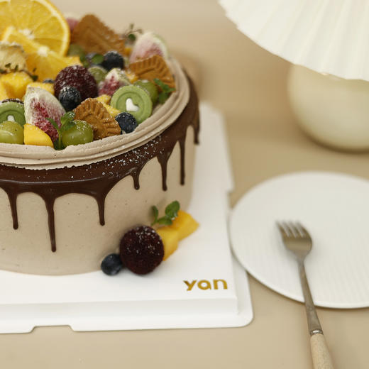 水果巧克力淋面蛋糕（当季水果装饰，巧克力口味奶油，原味蛋糕胚） 商品图3