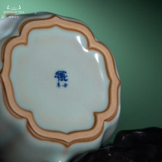 问鼎汝瓷复刻款天青宝相壶  商品图2