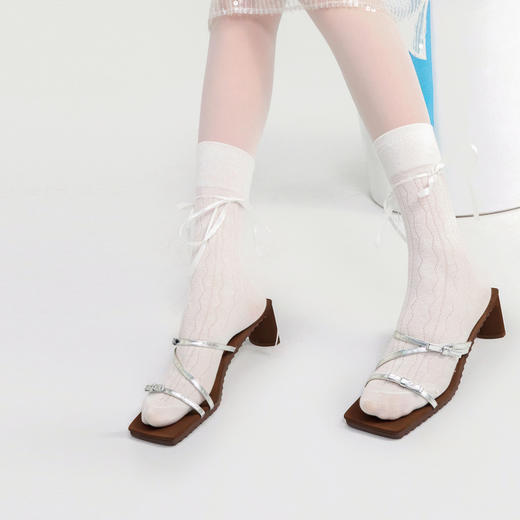 lost in echo2024夏季新款交叉细条带蝴蝶结外穿高跟凉拖鞋一脚蹬 商品图2