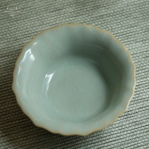 问鼎汝瓷紫金釉经典款天青菊花杯 商品图1