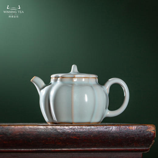 问鼎汝瓷复刻款天青宝相壶  商品图0