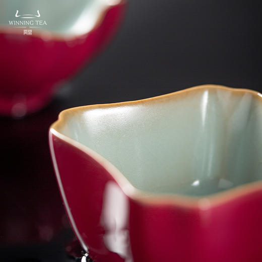 问鼎汝瓷鼎峰系列伴月杯晨星杯 大茶海 四方杯 清尊杯 瓜棱杯 葵花杯 棱线杯 恋杯花  玹杯红 银杏杯 四方公杯 三才盖碗（胭脂红） 商品图2