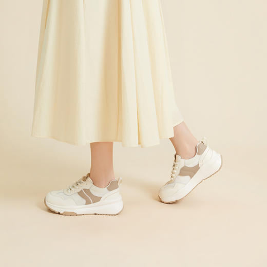 千百度厚底增高时尚休闲鞋女款秋季网面透气运动鞋跑步鞋A24490985 商品图4