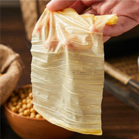 豆黄金鲜腐竹，薄如纸张 卷成豆香浓郁的鲜腐竹 比肉都好吃😋可以还原成豆浆的 0⃣️添加鲜腐竹，并且做到了这个行业的天花板！107克/袋，一组4袋，冷冻保存