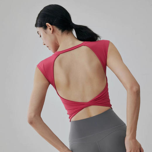 【限时秒】YOGACODE【火树银花系列】2024 瑜伽短袖女固定式胸垫性感露背短款运动t恤DST743 商品图4