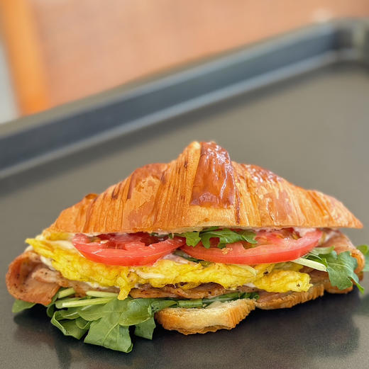 培根滑蛋可颂三明治 商品图0