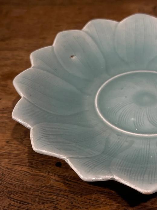 龙泉粉青釉莲花形撇口盘，顺丰包邮 商品图1