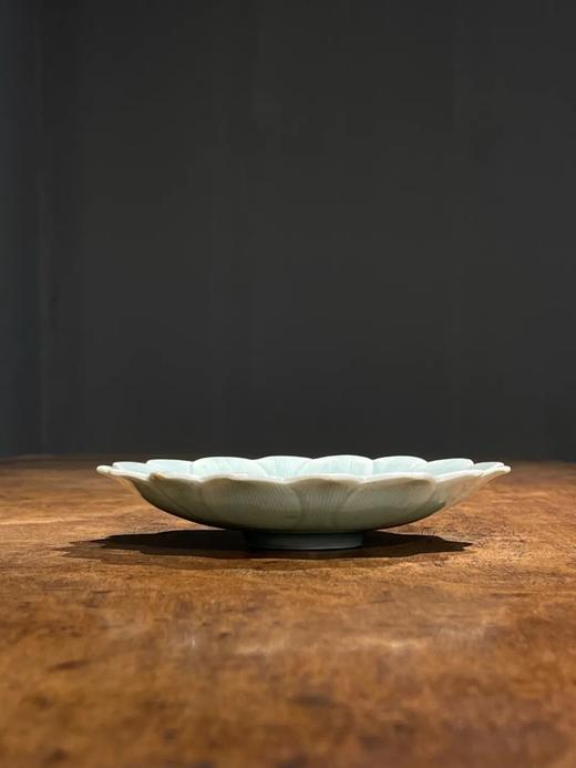 龙泉粉青釉莲花形撇口盘，顺丰包邮 商品图2