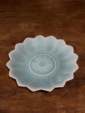 龙泉粉青釉莲花形撇口盘，顺丰包邮