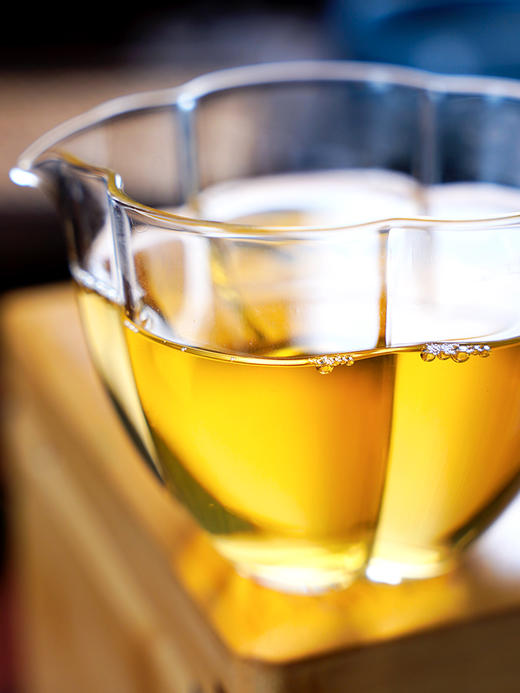 【猎虎山散茶】2024年头春易武刮风寨茶区新发现稀缺资源 普洱茶生茶散茶300g/木箱装 商品图2