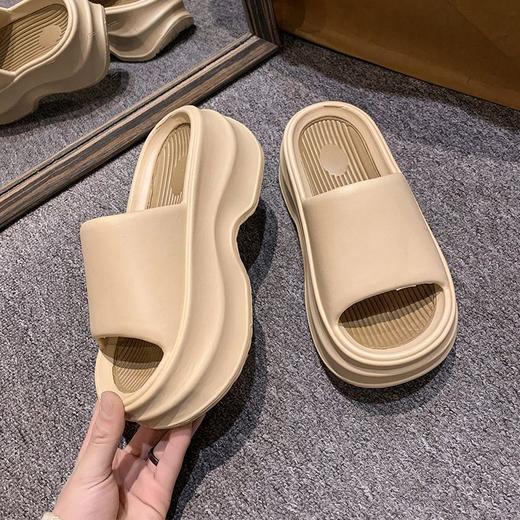 【百搭超轻！女士厚底拖鞋】7厘米增高效果，EVA材质防臭防滑，舒适内里温暖细腻 上脚舒适感加倍，夏季海边沙滩防滑拖鞋Y 商品图2