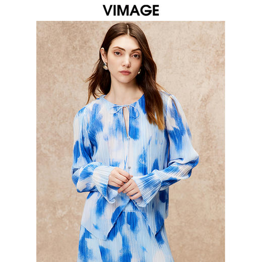 VIMAGE纬漫纪秋季新款气质显瘦直筒印花垂坠印花上衣女V2213801 商品图0