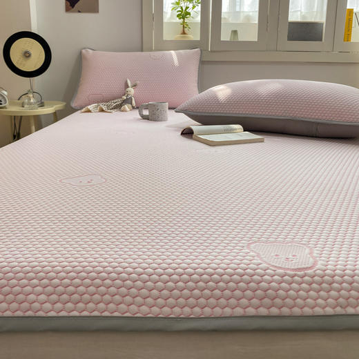 【清凉盛夏！冰豆豆提花凉席三件套】A类新款冰豆豆冰丝凉席三件套透气冰丝席床笠款可水洗折叠软席子，可折叠设计 收纳毫不费力。ry 商品图4