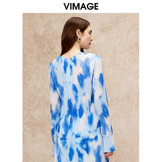 VIMAGE纬漫纪秋季新款气质显瘦直筒印花垂坠印花上衣女V2213801 商品图4