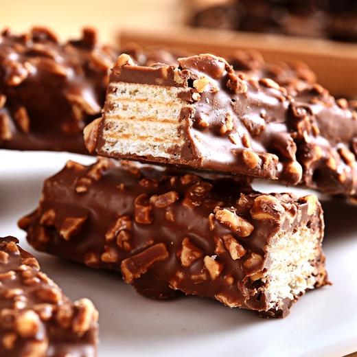 【买一送一！巧克力夹心威化饼干】香醇柔滑＋酥脆不腻，小馋小饿全击退！整箱散装多口味零食小吃休闲食品网红爆款 商品图3