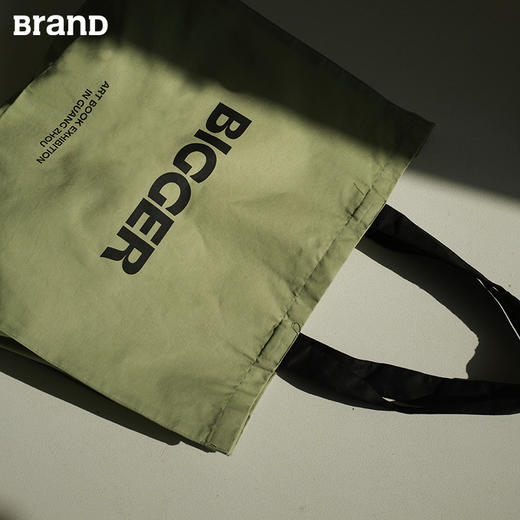 BIGGER广州艺术书展帆布袋（大包-咖啡色）周边 BranD杂志社 商品图3