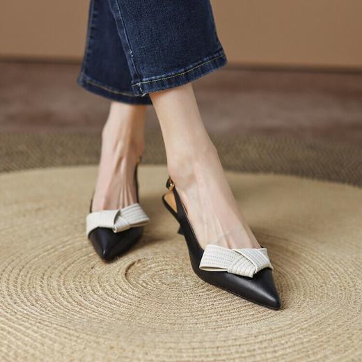 【预售5天】新款羊皮尖头拼色细跟仙女鞋子一字扣带中跟显瘦气质包头凉鞋DTN&A763-5 商品图1