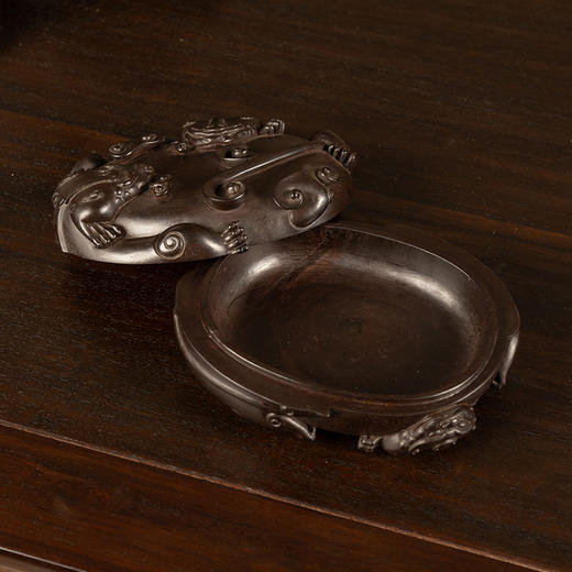 二十世纪 紫檀一木整挖螭虎闹灵芝随形盖盒 商品图2