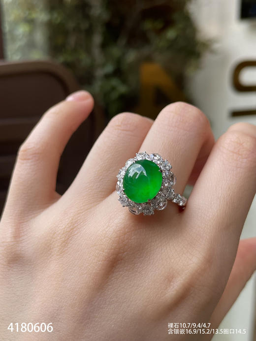 近玻璃种阳艳绿蛋面戒指【4180606】具体价格微信咨询 商品图4