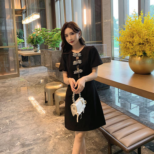 【清仓超15天不保价】[奢姿轻奢系列]大码女装2024夏季胖妹妹蝴蝶结钻饰设计时尚连衣裙8942826459 商品图0